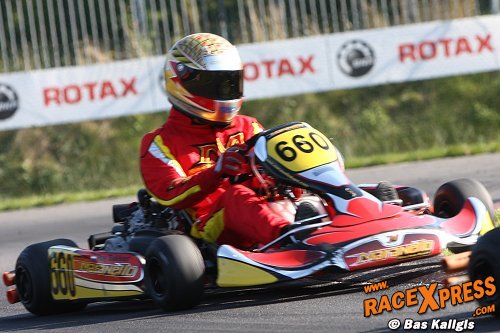 Roy Bakker steelt de show bij eerste optreden op Europees niveau